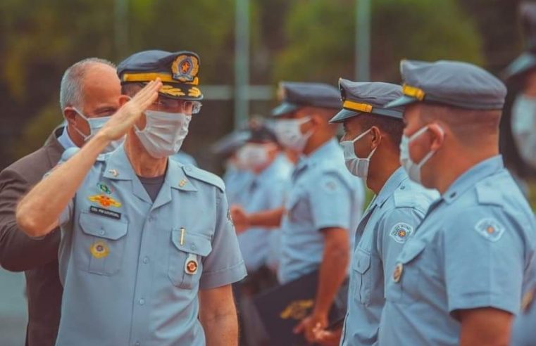 Comando de Policiamento Rodoviário presta homenagem à Polícias que  foram destaque em apreensão de drogas e armas na região.