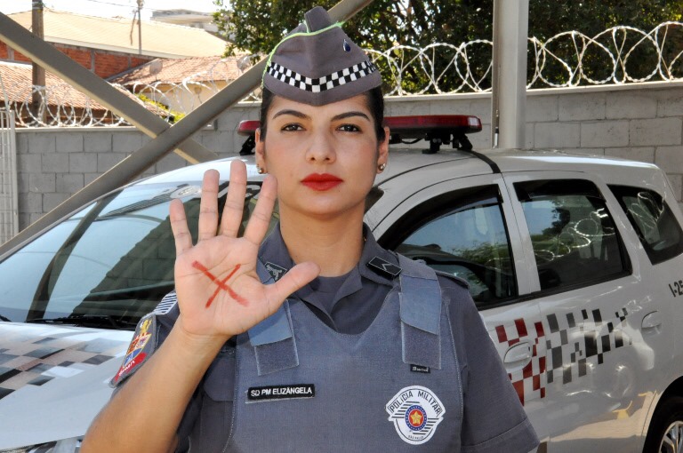 Polícia Militar faz campanha de combate e prevenção à violência contra a mulher